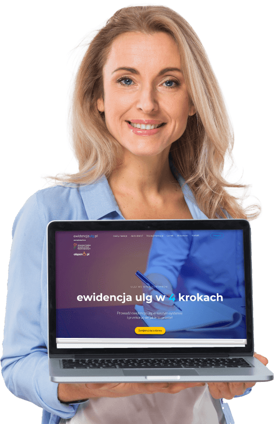 Kobieta z laptopem w rękach na którym wyświelany jest serwis ewidencjaulg.pl